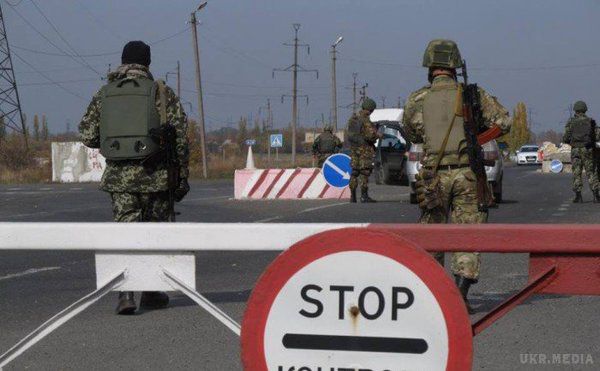 На адмінкордоні з Кримом відновили пропуск у пункті в'їзду-виїзду. Про це  повідомили у Держприкордонслужбі України.
