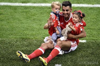 Уельс зазнав досить оригінальне покарання від УЄФА. УЄФА покарав Футбольну асоціацію Уельсу за появу дітей футболістів збірної на полі після матчу Євро-2016.