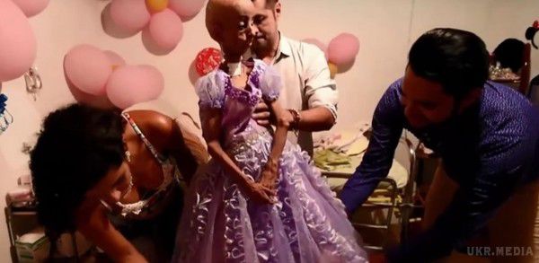 Матері 35 років, а дочці – 90. Їх секрет шокував всю Америку (фото). Магалі Гонсалес Сієрра з Колумбії відчуває себе звичайним підлітком. Вона любить танці, музику, рожевий колір, обожнює декоративну косметику. 