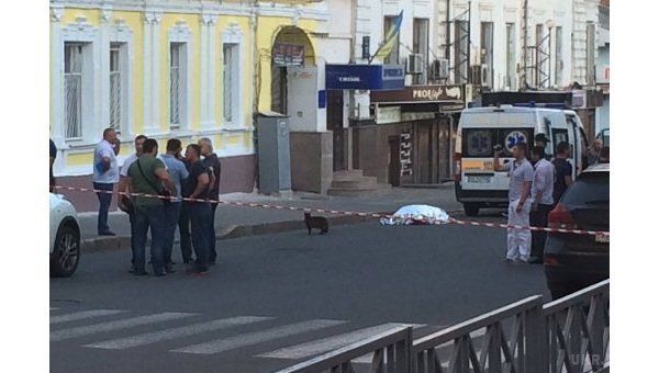 У центрі Харкова застрелили чоловіка. Як повідомляється, стрілянина сталася на вулиці Римарській близько сьомої вечора. Правоохоронці перекрили вулицю, на місці інциденту працюють експерти-криміналісти.