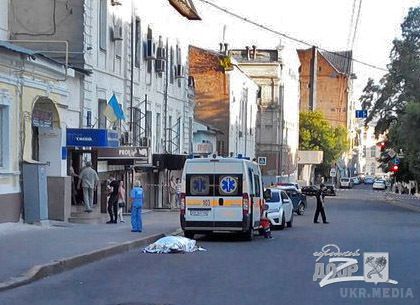 Правоохоронці затримали підозрюваного у вбивстві на Римарській. Близько опівночі правоохоронці затримали чоловіка, підозрюваного у вбивстві працівника сервісного центру, яке відбулося 11 липня на вулиці Римарській.