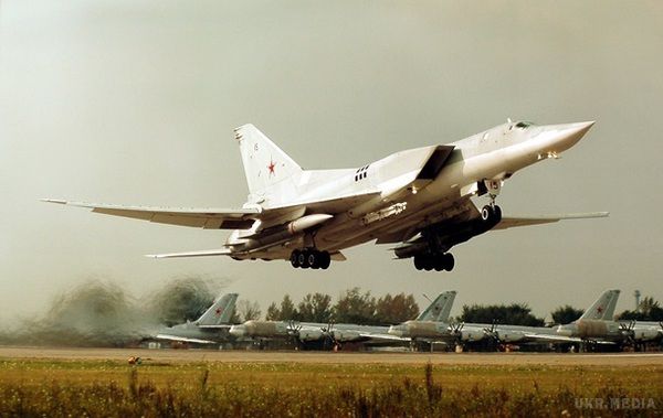 Росія знову застосувала в Сирії дальню авіацію. Шість дальніх бомбардувальників Ту-22М3 знищили ряд об'єктів ІД, заявили в Міноборони РФ.