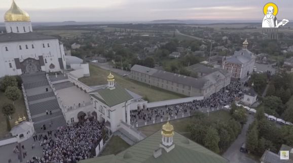 Навіщо Московському патріархату "хресна хода" через всю Україну. На Київ ідуть дві хресні ходи, організовані Православною церквою Московського патріархату. Повна їхня назва - Всеукраїнська хресна хода миру, любові і молитви за Україну.
