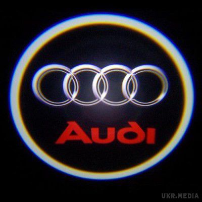 Восени очікується презентація Audi RS3. Автомобільна корпорація Audi завершує тестування свого «зарядженого» седана RS3, який випробовується на предмет керованості на культової Північній петлі Нюрбургринга. Незважаючи на ретельне маскування, можна сказати, що новинку оснастять зниженими дорожній просвітом і агресивним аеродинамічним обвісом.
