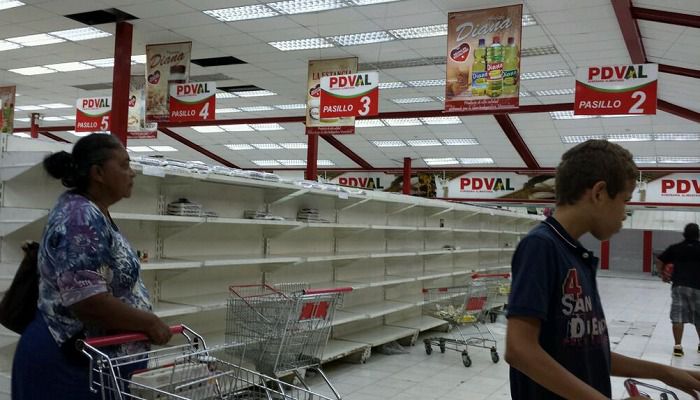 Армія Венесуели почала контролювати поставки продовольства в країні. У Венесуелі прийняли нові міри задля забезпечення людей продовольством. 
