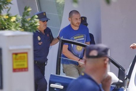 Фото Степана Черновецького в іспанських наручниках. Степан Черновецький вважається "мозком" злочинного угруповання