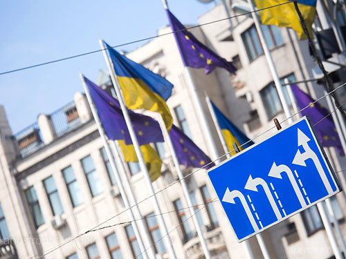 "Безвізове" питання для України у Брюсселі вирішать у вересні. Єврокомісар Йоганнес Ган впевнений, що рішення про візову лібералізацію з Україною буде ухвалене не пізніше жовтня.