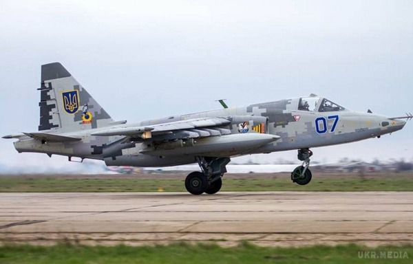 Су-25 ЗСУ загорівся в повітрі. У Хмельницькій області Су-25 збройних сил України загорівся в повітрі. Пілотові довелося катапультуватися.