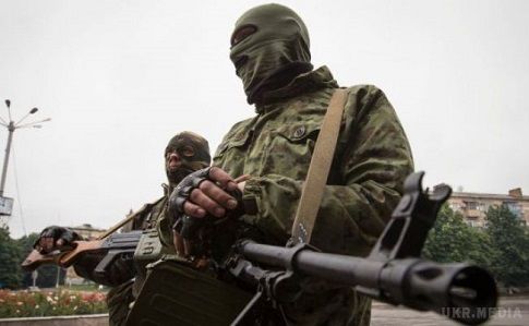 АТО: Бойовики активізували обстріли, ЗСУ контролюють ситуацію. За минулу добу бойовики 72 рази застосували зброю проти українських сил.