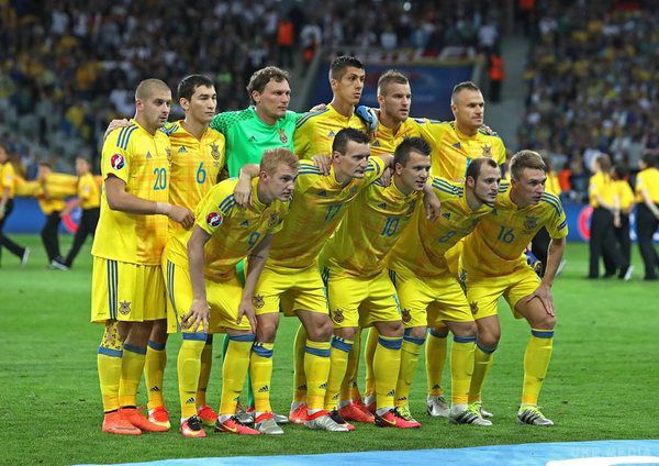 Збірна України втратила одинадцять позицій в рейтингу ФІФА. Після Євро-2016 "жовто-сині" випали з двадцятки найкращих збірних світу.