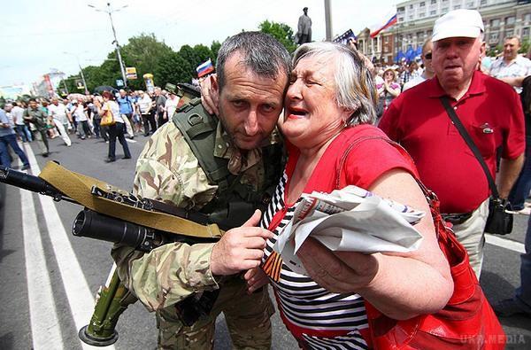 Стало відомо, скільки жителів Донбасу вважають себе «громадянами ДНР». Жителі Донбасу неприємно здивували бойовиків. Так, менше двадцяти відсотків вважають себе громадянами самопроголошеної «ДНР».