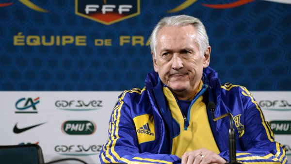 Екс-тренер збірної України по футболу Михайло Фоменко став не дуже бідною  людиною.  Фоменко за тих три роки, що очолював збірну України, став мільйонером.