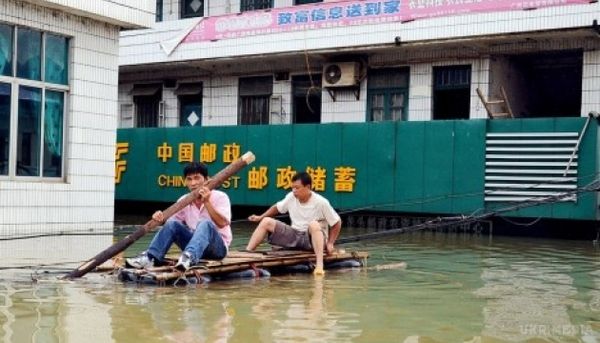 Повінь у Китаї забрало життя понад 230 осіб, ще майже 100 зникли безвісти. Економічні втрати оцінюються в 22 млрд доларів