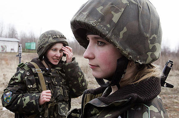 Міноборони дозволив жінкам служити в бойових частинах української армії. Військова емансипація набирає обертів: Міністерство оборони України дозволило жінкам служити в бойових підрозділах Збройних Сил