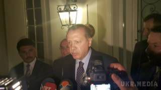 Спроба перевороту у Туреччині: президент повернувся. Президент Туреччини Реджеп Таїп Ердоган вийшов до прибічників, які зібралися біля аеропорту імені Тататюрка у Стамбулі. 