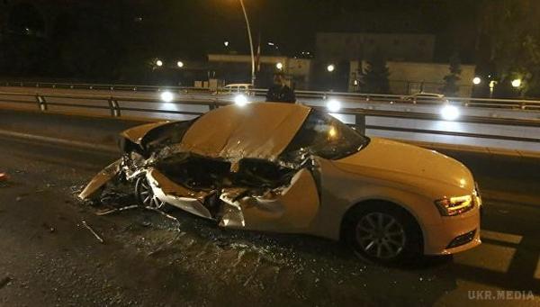 Спроба військового перевороту в Туреччині триває: вранці путчисти атакували палац президента. Спроба військового перевороту в Туреччині не згасла, так як з Анкари продовжують надходити відомості про перестрілки.