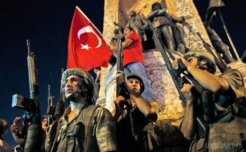 Туреччина: під час спроби перевороту загинули 90 осіб, понад 1000 поранені - держЗМІ. Щонайменше 90 людей загинули та більше тисячі отримали поранення під час спроби військового перевороту у Туреччині в ніч на суботу.