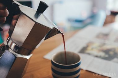 Вчені з'ясували, якої шкоди може завдати кава. Дослідники рекомендують три чашки напою в день.