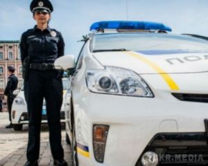 У столиці водій авто збив 28-річну інспектора патрульної служби. Коли вона перевіряла документи