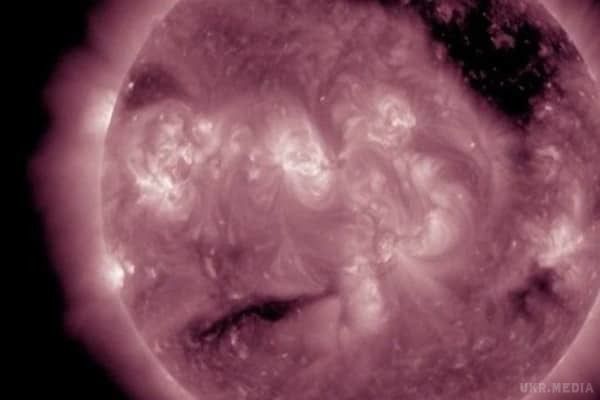 Вчені зняли "роздратоване обличчя" Сонця: Вогненні очі і рот. Дослідники NASA показали "роздратоване обличчя" Сонця.