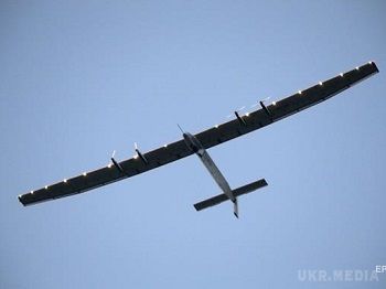 Кругосветка літака на сонячних батареях перервана через хворобу пілота. Останній етап кругосвітньої подорожі літака на сонячних батареях Solar Impulse 2 відкладений через хворобу його пілота.
