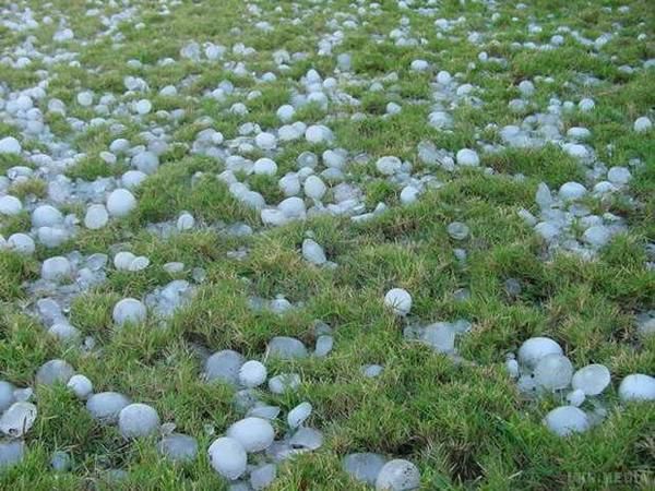 Сумська область оговтується від аномально великого граду (фото)