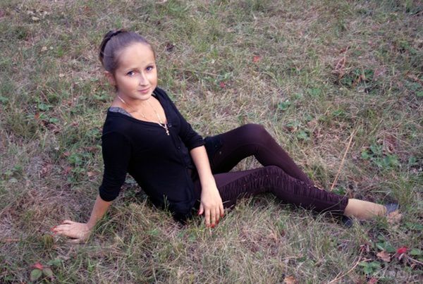 Волинська дюймовочка: "Я пишаюся своєю унікальністю"(фото). Третя дитина, дівчинка, народилася в сім'ї Сащук на Волині через рівно рік після аварії на Чорнобильській АЕС. 