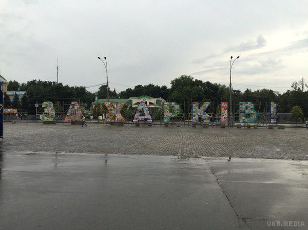 У Харкові показали сцену, на якій пройде битва за проведення Євробачення-2017 (фото). Сьогодні ввечері харківська площа Свободи стане головним майданчиком телевізійної битви міст-претендентів на проведення пісенного конкурсу Євробачення-2017.