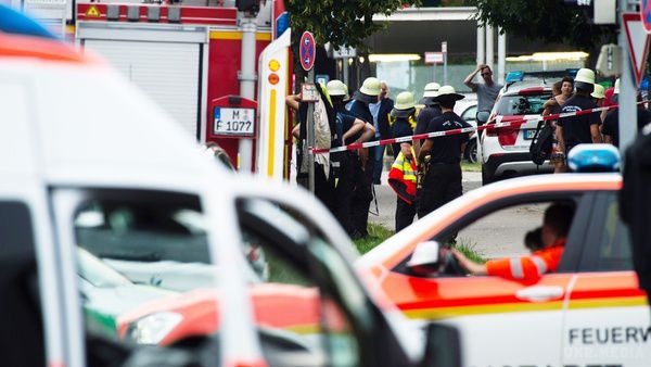 У Мюнхені відбулася ще одна стрілянина, поліція шукає стрілка по всьому місту (фото, відео). Поліція просить жителів не залишати свої будинки.