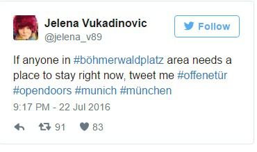 Жителі атакованого Мюнхена влаштували флешмоб "Відкриті двері". Жителі Мюнхена після стрілянини в торговому центрі готові поселити в будинках незнайомих людей які хочуть сховатися в безпечному місці