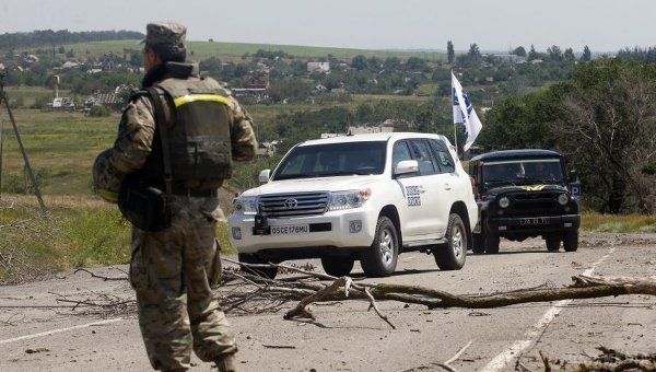 ОБСЄ відзначає зростання числа порушень перемир'я в Донбасі. За даними спостерігачів ОБСЄ, зокрема, на позиції в місті Ясинувата Донецької області 22 липня СММ зафіксувала 166 вибухів і пострілів зі стрілецької зброї.