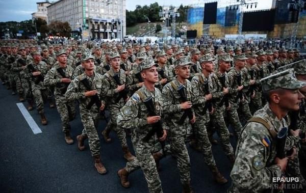 На параді в Києві обіцяють багато техніки і бійців АТО. Вперше за останні роки Україна проведе такий масштабний парад з нагоди Дня незалежності.