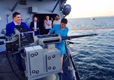 Боса Савченко побувала на борту американського військового корабля. Герой України і нардеп Надія Савченко знову виблискувала п'ятами. 