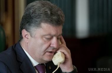 Порошенко запропонував Меркель узгодити "дорожню карту" імплементації Мінських угод. 