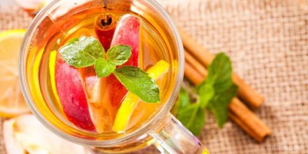 Які два продукти допоможуть в боротьбі з атеросклерозом. Яблука і зелений чай містить антиоксиданти "поліфеноли",вони блокують дію фактора росту ендотелію судин, перешкоджаючи виникненню раку і атеросклерозу.