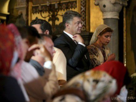 П.Порошенко візьме участь в урочистостях до Дня хрещення Київської Русі-України. Президент Петро Порошенко у четвер, 28 липня, візьме участь в урочистих заходах з нагоди відзначення Дня хрещення Київської Русі-України.