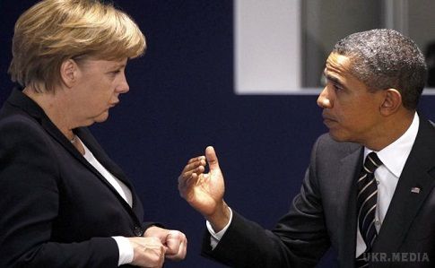 Обама і Меркель обговорили виконання Мінських угод. Президент США Барак Обама в ході телефонної розмови з канцлером ФРН Ангелою Меркель висловив співчуття у зв'язку з недавніми атаками в Німеччині і обговорив виконання Мінських домовленостей.
