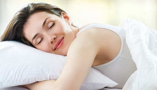 Чому жінкам корисно спати голяка- фахівці. Вчені довели користь сну голяка для жінок.