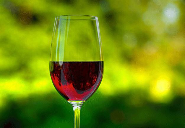 Келих червоного вина принесе користь вашому здоров'ю.-фахівці. Стінки артерій у любителів вина виявляються більш міцними за рахунок ослаблення окисного стресу, відзначають експерти