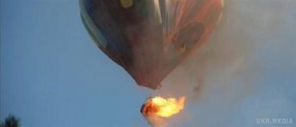 У Техасі впала повітряна куля зі 16 пасажирами (фото). Всі пасажири повітряної кулі, імовірно, загинули.