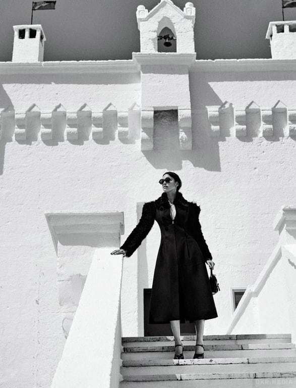 Ірина Шейк знялася у страсний фотосесії для японського Vogue. Кохана Бредлі Купера продемонструвала відмінний стиль на сторінках вересневого випуску.