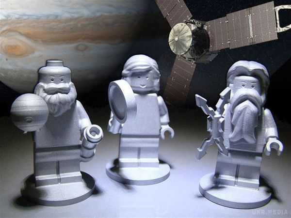 Фігурки  Lego на орбіті Юпітера. Весь світ спостерігав за виходом космічного апарату «Юнона» на орбіту Юпітера.