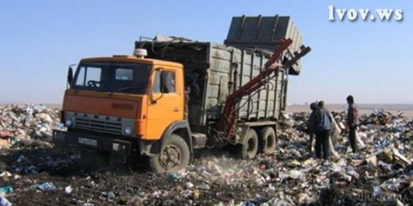 Київ припинив приймати сміття з Львова. Київ з початку серпня не приймає сміття зі Львова