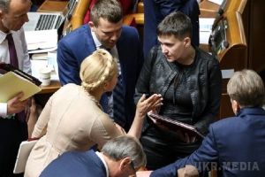 Савченко публічно відмовилася підтримувати Тимошенко на майбутніх виборах. Народний депутат України Надія Савченко дала зрозуміти, що не буде підтримувати главу фракції, в якій вона нині перебуває, Юлію Тимошенко.