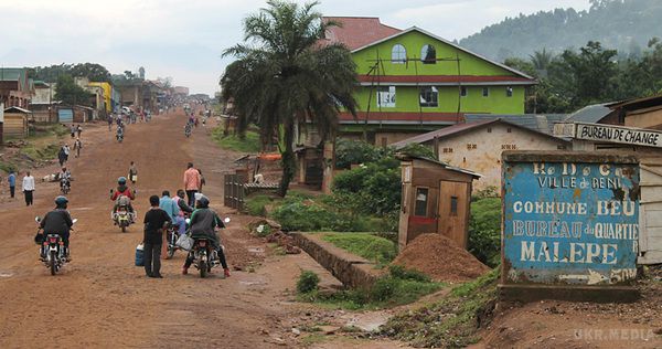 Республіці Конго оголосили дефолт у зв'язку з невиплатою боргу.  У 2014 році нафтові доходи становили 70% від усіх надходжень до бюджету країни.