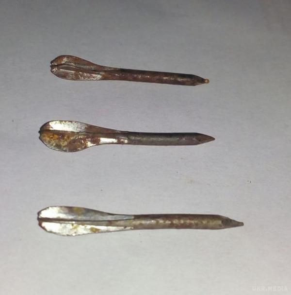  Волонтер показав смертоносну "начинку" снарядів бойовиків (фото). Це заводське виготовлення боєприпасів "братнього" народу, з яким нас продовжують намагатися замирити