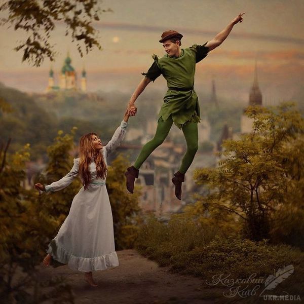 Казки стають реальністю: українські знаменитості у фотопроекті «Казковий Київ». Українські зірки шоу-бізнесу та інші відомі персони приміряли на себе образи казкових персонажів, взявши участь у неймовірно красивому арт-проекті «Казковий Київ». Зйомки проходили в найкрасивіших куточках української столиці, а отримані в результаті кропіткої роботи фотографів і стилістів знімки адресовані як дітям, так і дорослим.