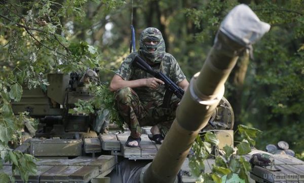 Бойовики  готують наступ на Донбасі у найближчі дні - українська розвідка. На Донбасі існують ознаки підготовки російсько-терористичних військ до бойових дій на Донецькому і Слов'янському напрямках.