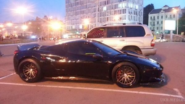 У Києві помітили екзотичну Ferrari 458 Spider Liberty Walk (фото). У Києві помітили черговий екзотичний суперкар – Ferrari 458 Spider з тюнінг-пакетом японської компанії Liberty Walk.