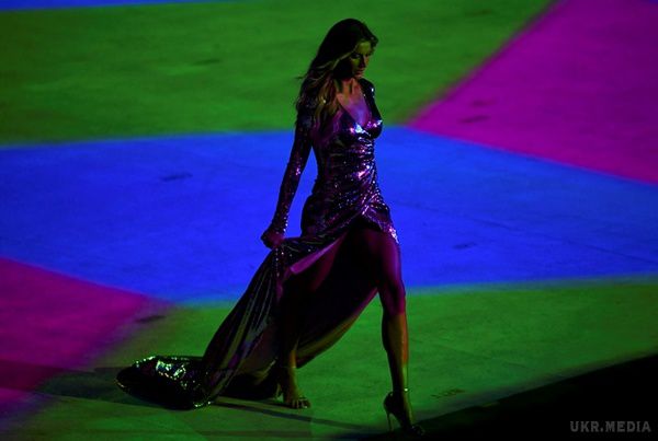 Супермодель Жизель Бюндхен завершила кар'єру, відкриваючи Олімпіаду в Ріо (фото). Супермодель Жизель Бюндхен разом з іншими відомими бразильцями відкрила Літні Олімпійські ігри в Ріо. 